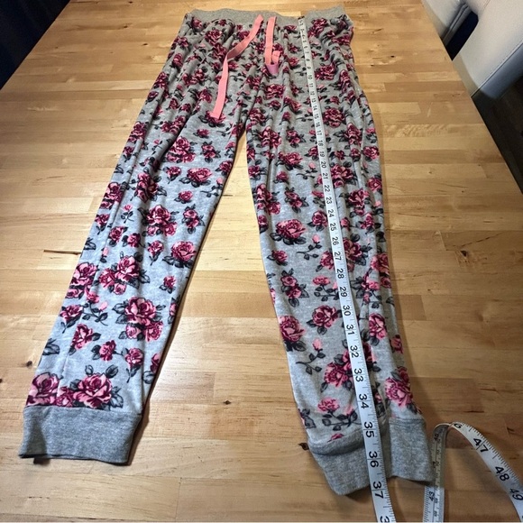 Rene Rofe Long Sleeve Flowered Pajama Set - Picture 9 of 9